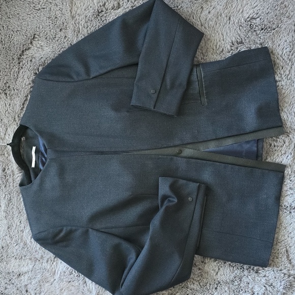 T Tahari Jackets & Blazers - T Tahari Navy and faux leather trim blazer size 10